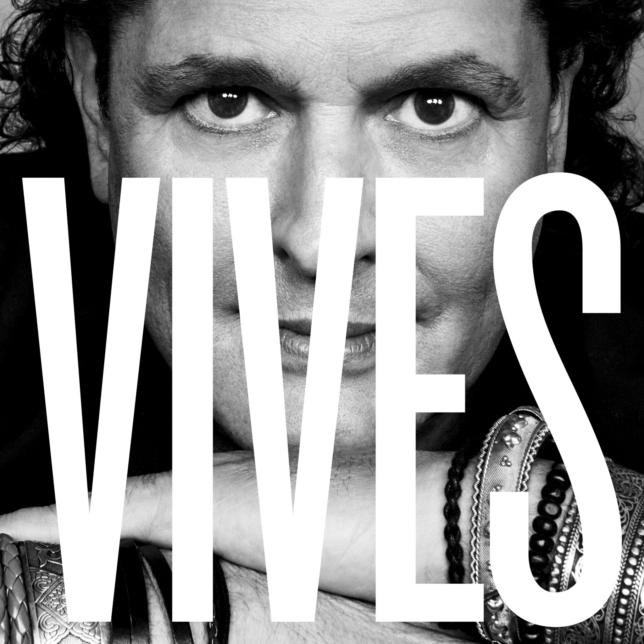 Hoy Carlos Vives estrena su nuevo álbum:  «Vives»